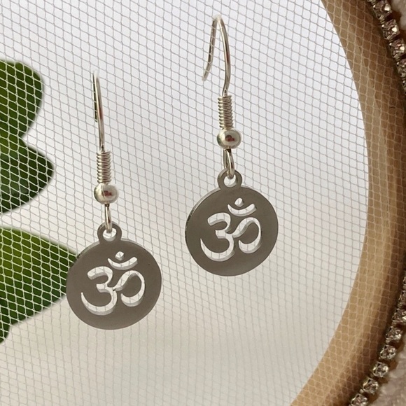 𝅺STAINLESS Steel Petite Om Disk Earrings - Picture 1 of 8